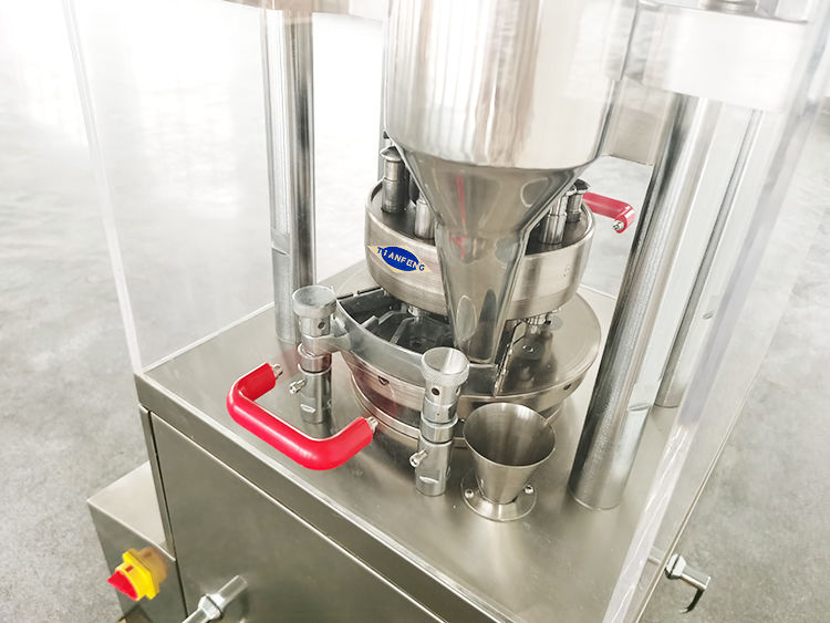 9 ডাই এবং সর্বোচ্চ উৎপাদন ক্ষমতা 12600 480 × 635 × 1100 মিমি সঙ্গে কাস্টমাইজযোগ্য ট্যাবলেট সংকোচন মেশিন